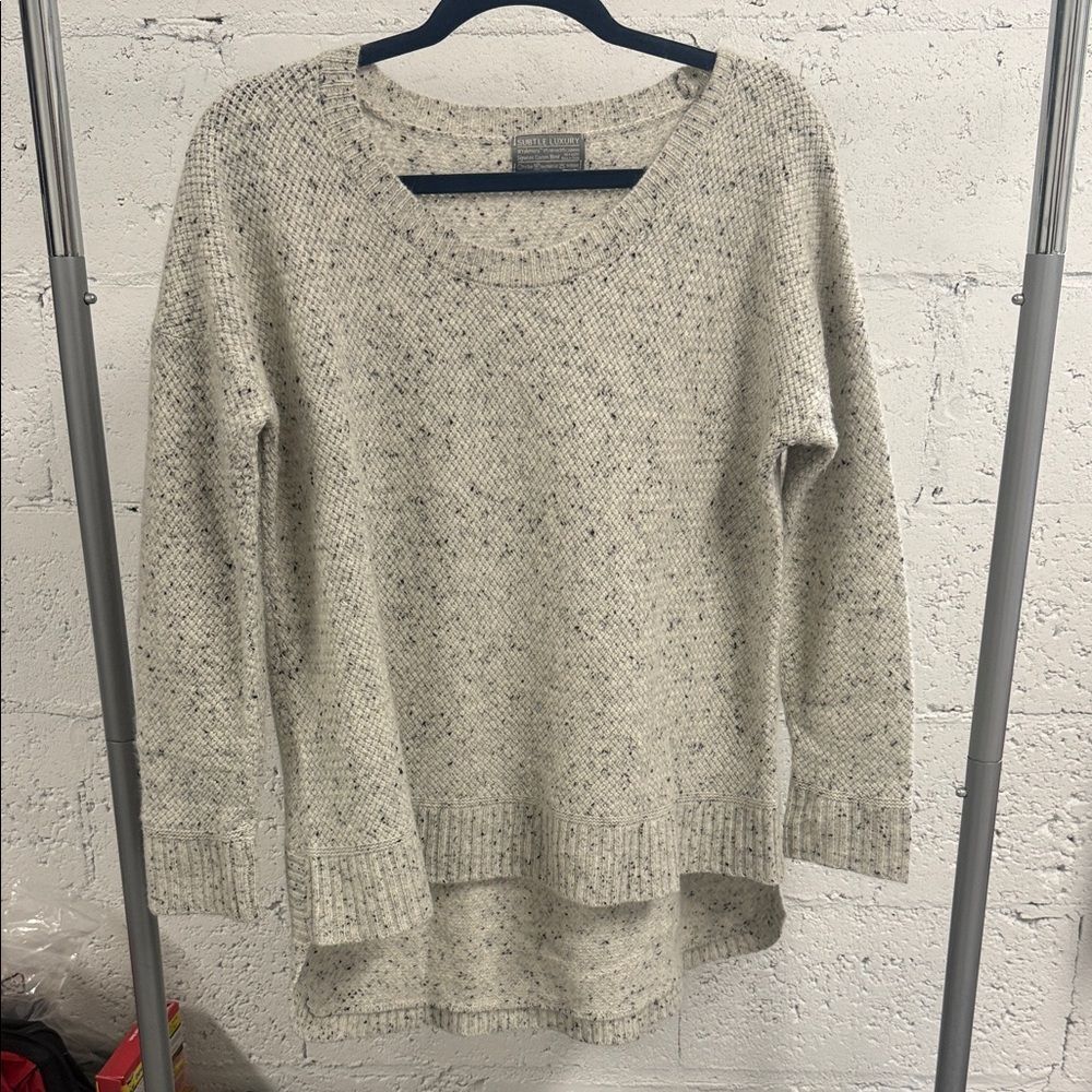 Women's Gray Knit Sweater Size Med / Large - LIKE NEW - Oversized Outerwear